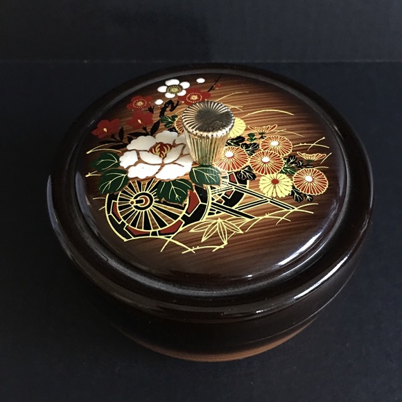 Lacquer Bento box or Keepsake box. Japan. Perfect - Picture 4 of 5